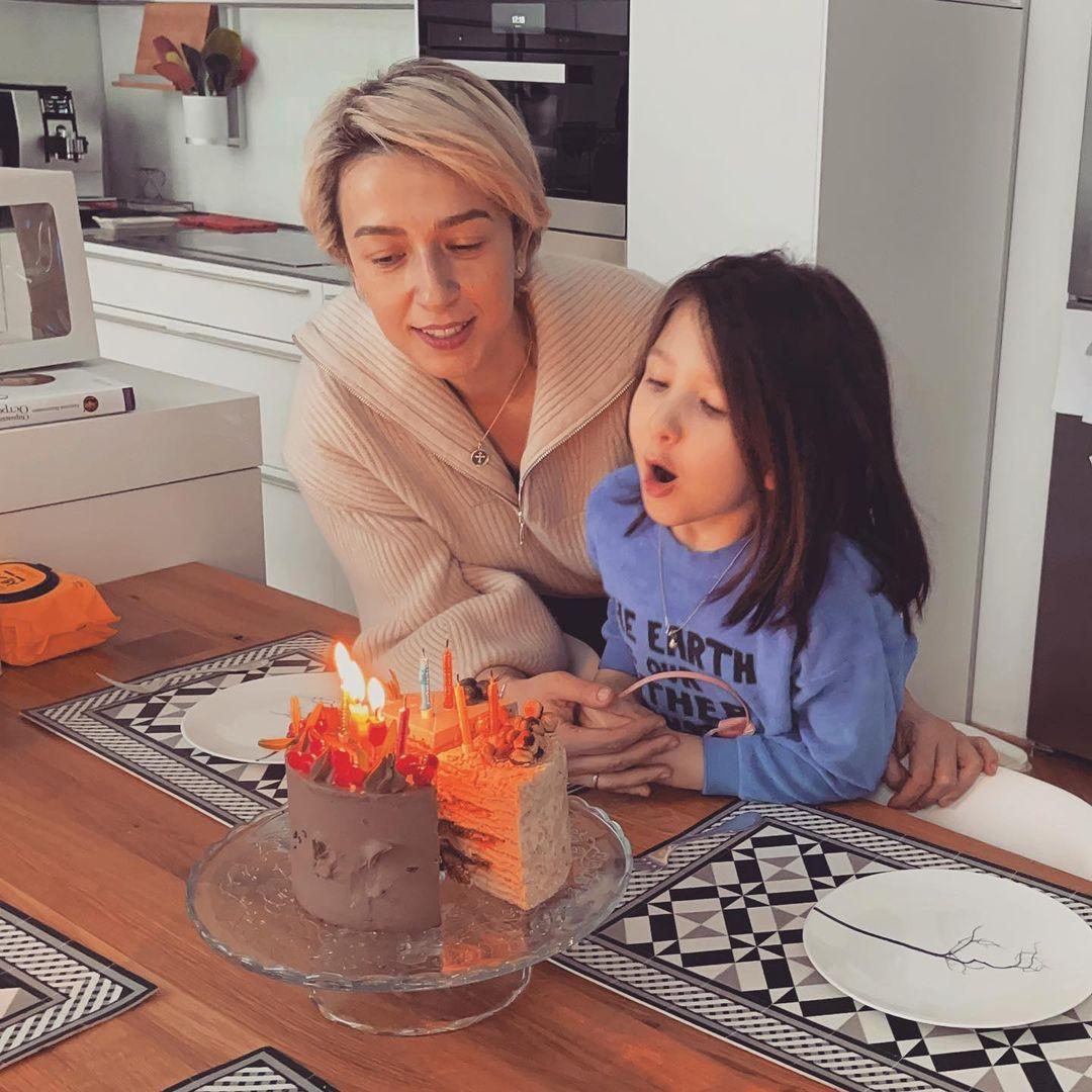 Иван Ургант опубликовал новое фото младшей дочери в ее день рождения